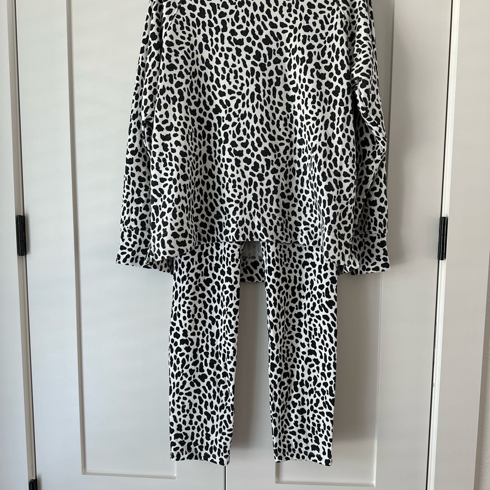Lou &‎ Grey lounge/sweatshirt & pants set!